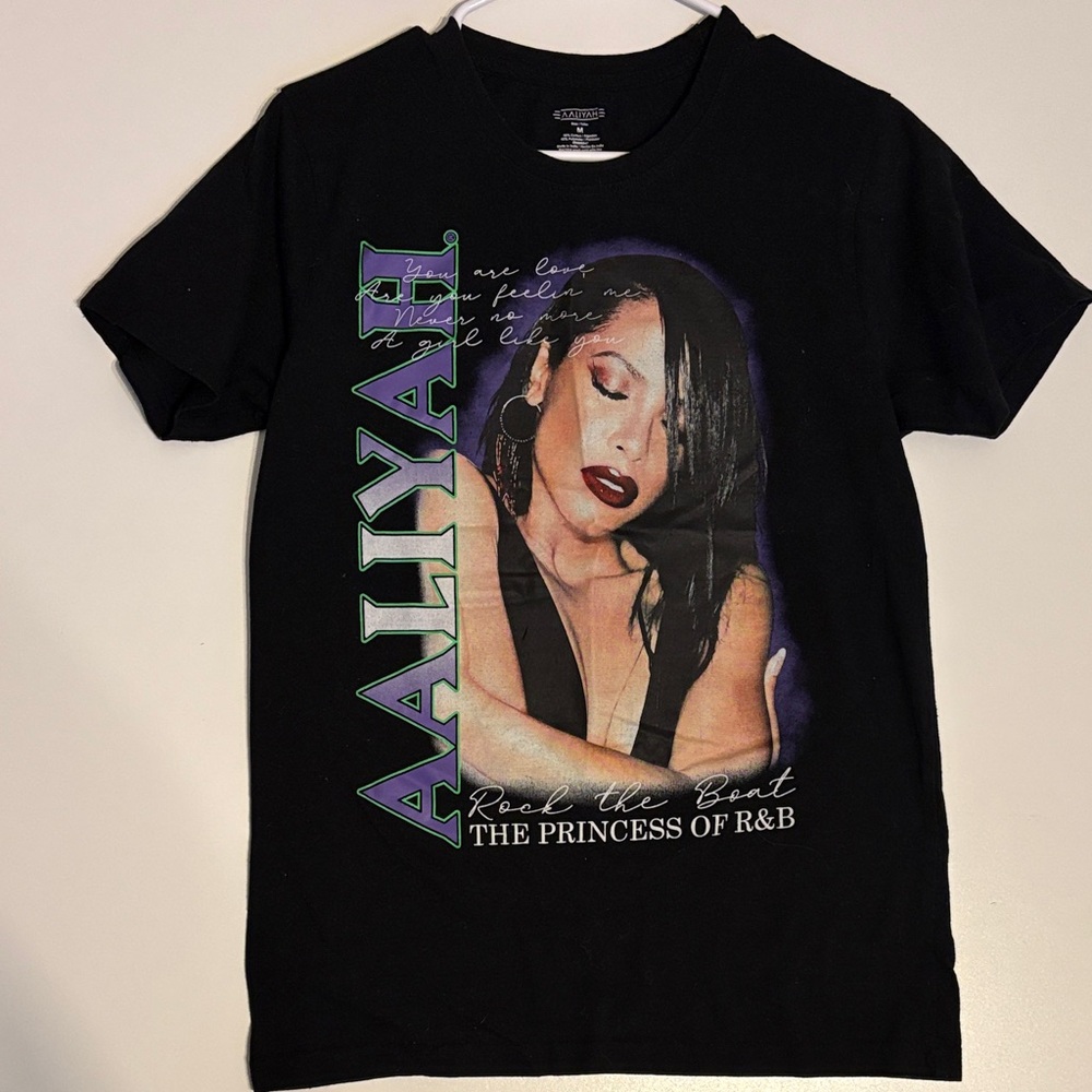 Aaliyah Black Graphic Tee - Short Sleeve